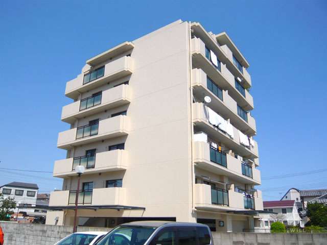 ファミール塚口の外観（南西側から）