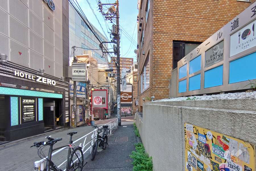 敷地南東側の前面道路