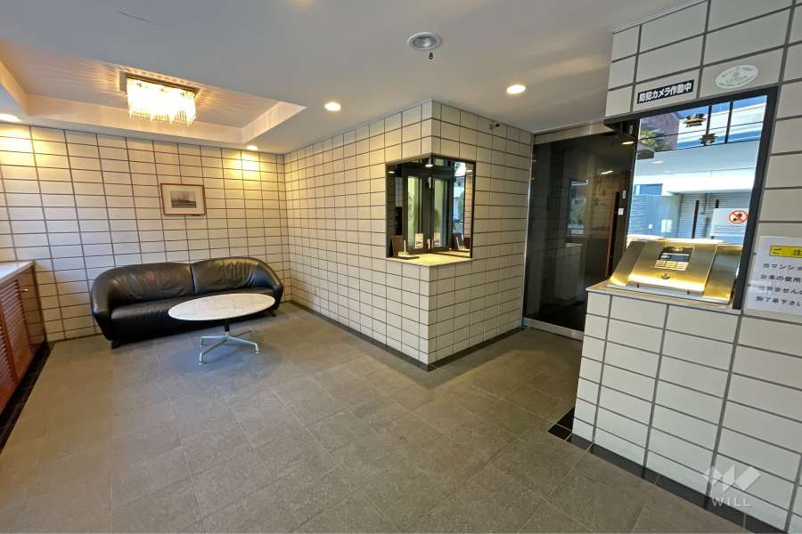 エントランスはオートロック付きです。