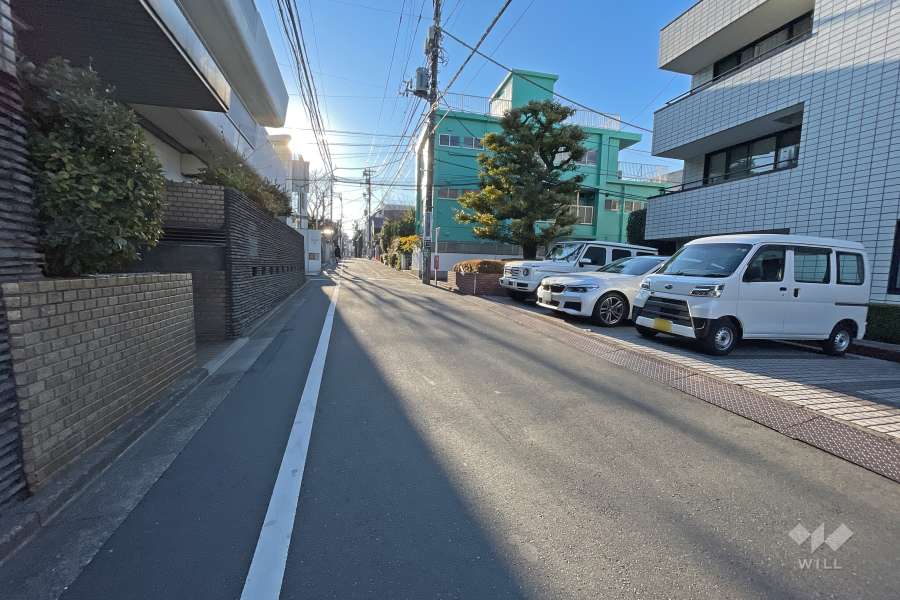 敷地北西側の前面道路