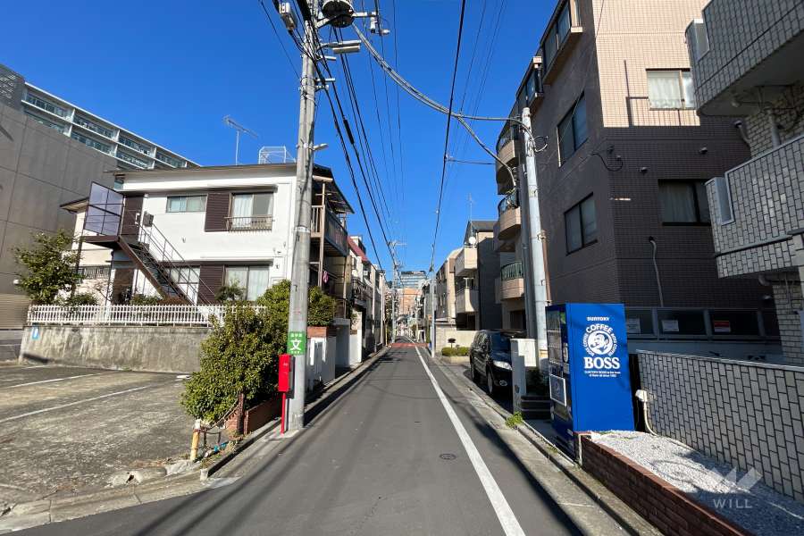 敷地北西側の前面道路