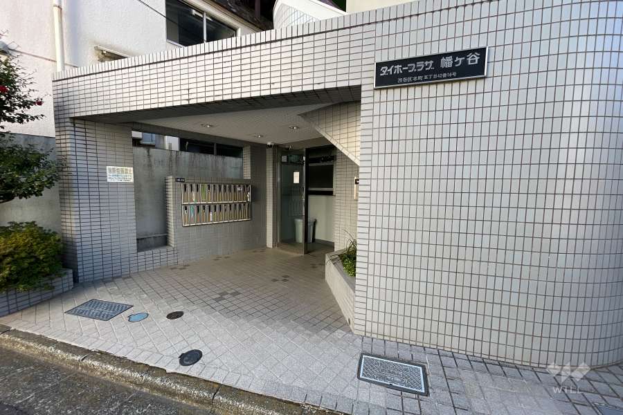 エントランスはオートロック付きです。