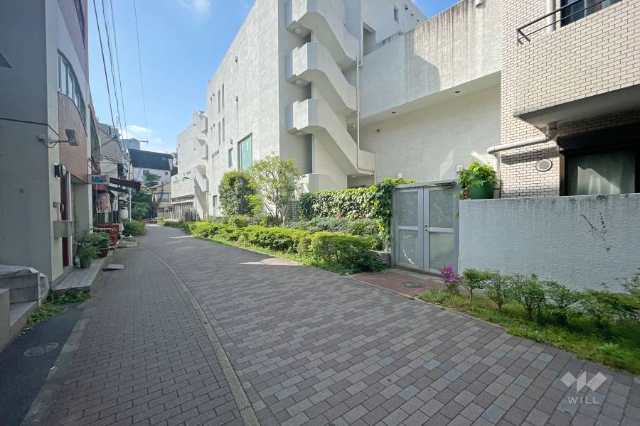 敷地北東側の前面道路