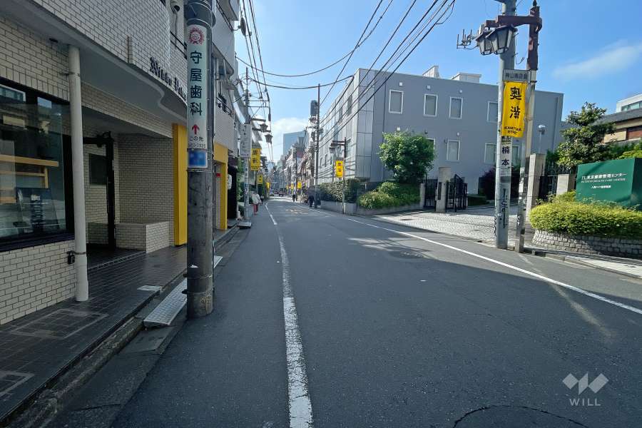 敷地南西側の前面道路