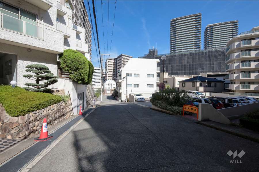 敷地北側の前面道路
