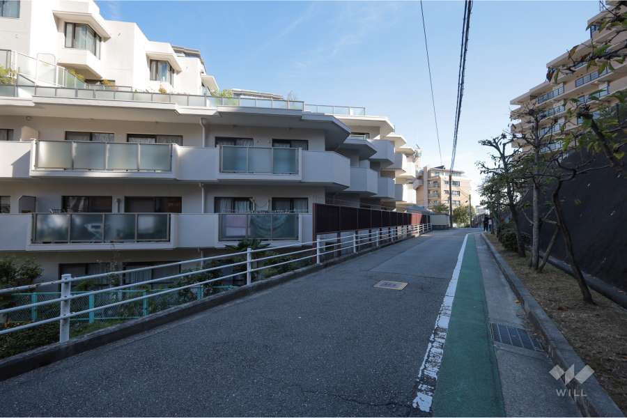 敷地南側の前面道路
