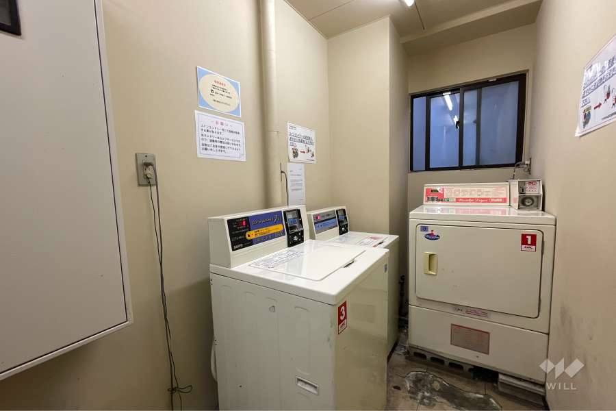 棟内のコインランドリー