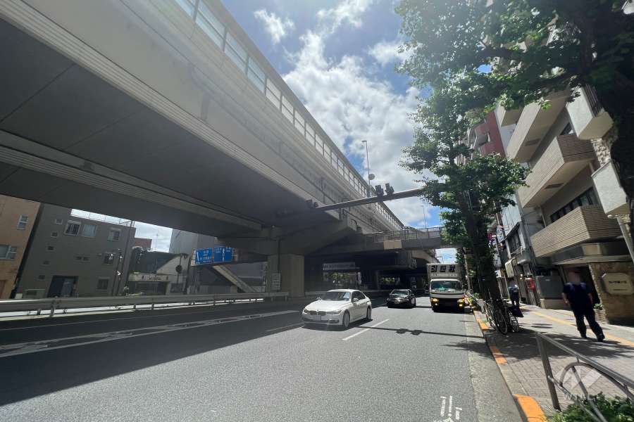 敷地南西側の前面道路