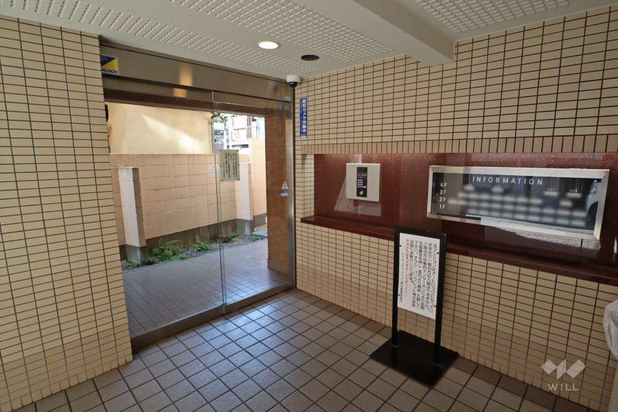 エントランスはオートロック付きです。