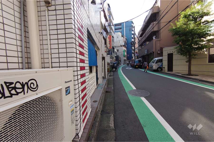 敷地北側の前面道路（東側から）