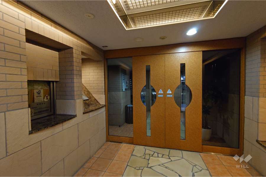 エントランスはオートロック付きです。