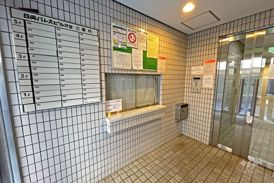 エントランスはオートロック付きです。