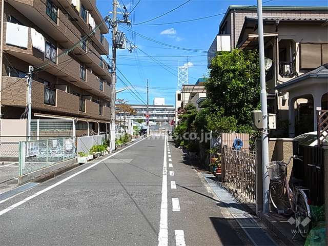 周辺は区画の整った住宅地です。