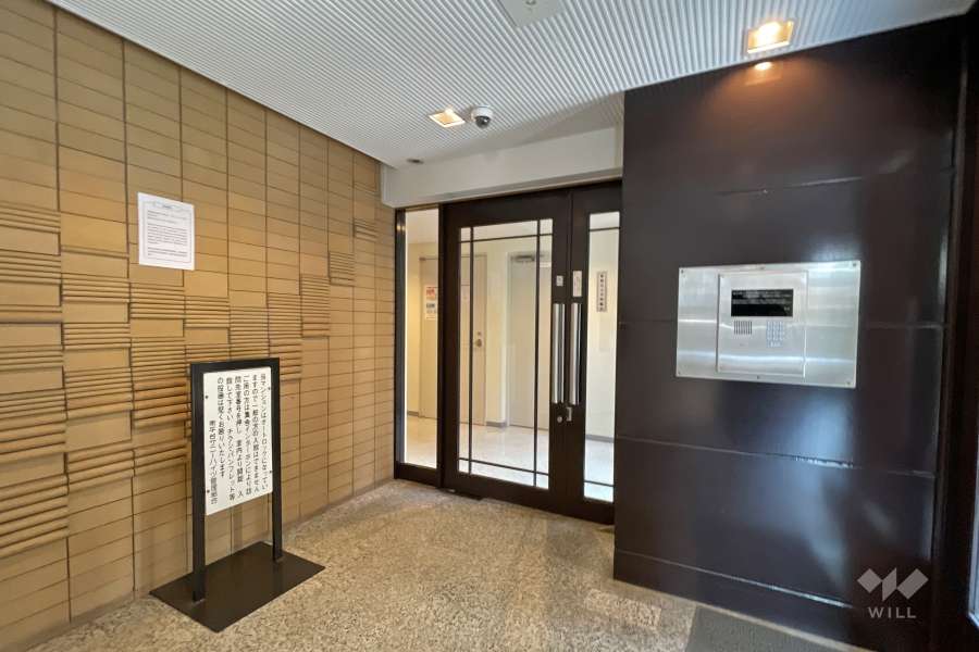 エントランスはオートロック付きです。