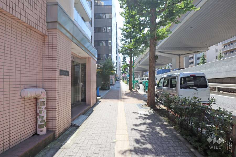 敷地北西側の前面道路