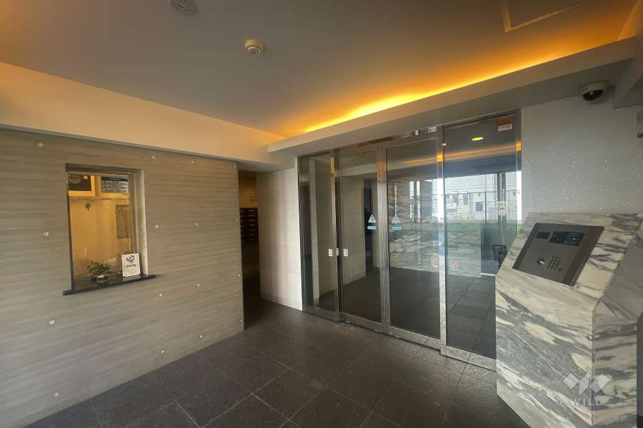 エントランスはオートロック付きです。