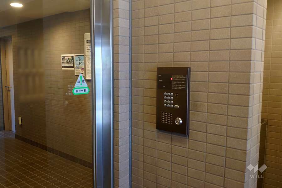 エントランスはオートロック付きです。