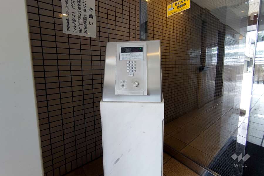 エントランスはオートロック付きです。