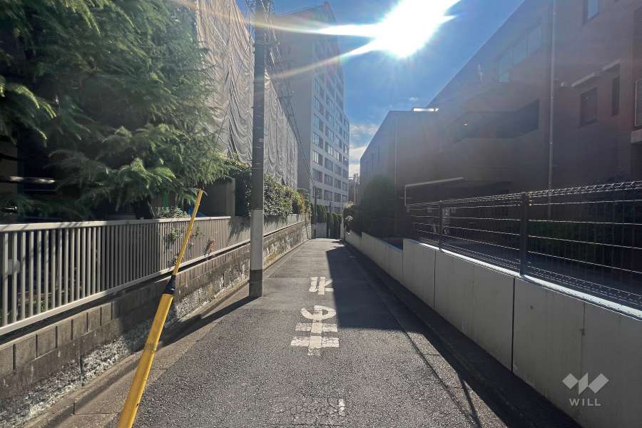 敷地北西側の前面道路