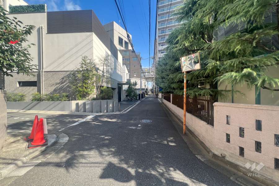 敷地北西側の前面道路