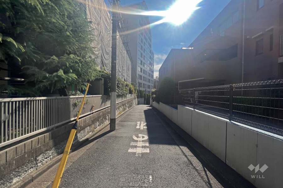 敷地北西側の前面道路