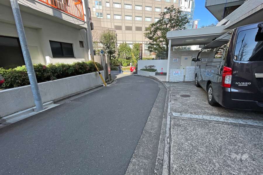 敷地北西側の前面道路