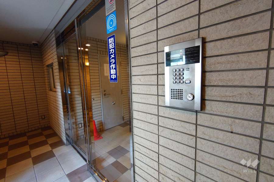 エントランスはオートロック付きです。