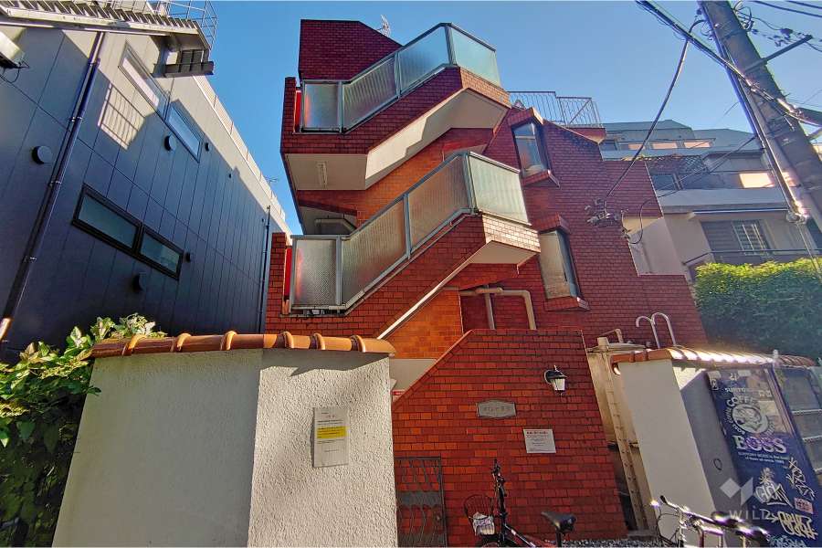 メゾンド原宿の外観（北東側から）
