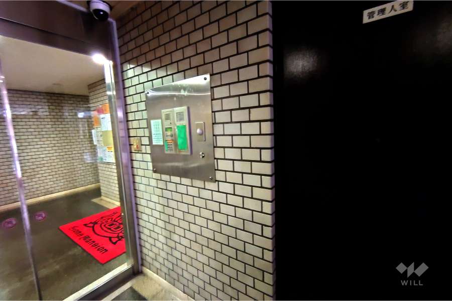 エントランスはオートロック付きです。