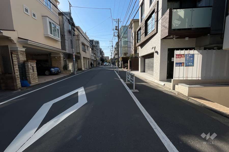 敷地南側の前面道路