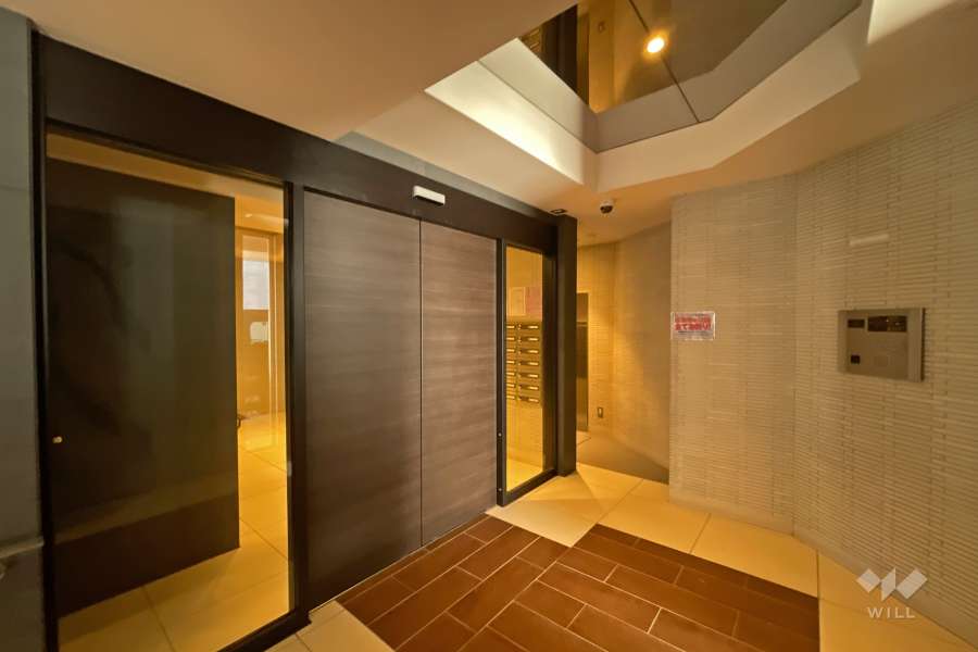 エントランスはオートロック付きです。