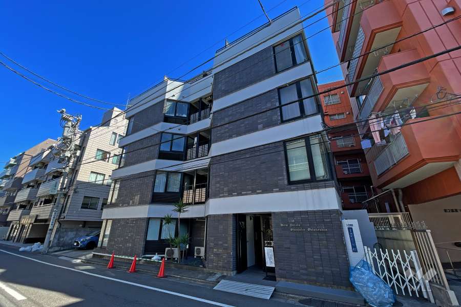 ビューバレー新宿新都心の外観（北西から）