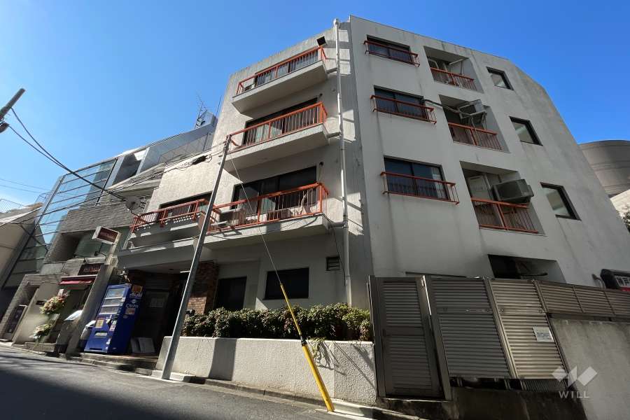 エグゼクティブ渋谷の外観(東側から）