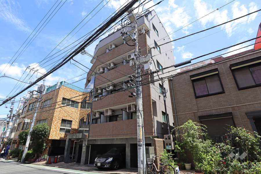 ステージファースト青山の外観（南西側から）