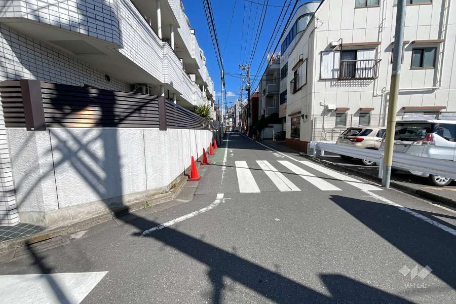 敷地南東側の前面道路