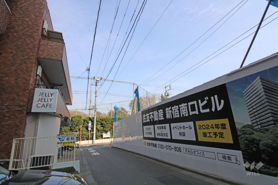 敷地南側の前面道路