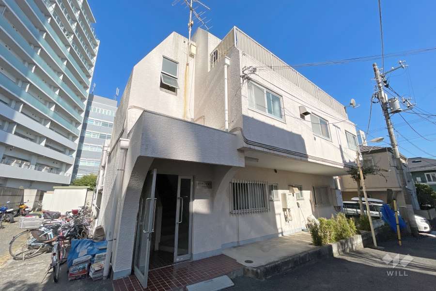 ガーディナ初台の外観(西側から）