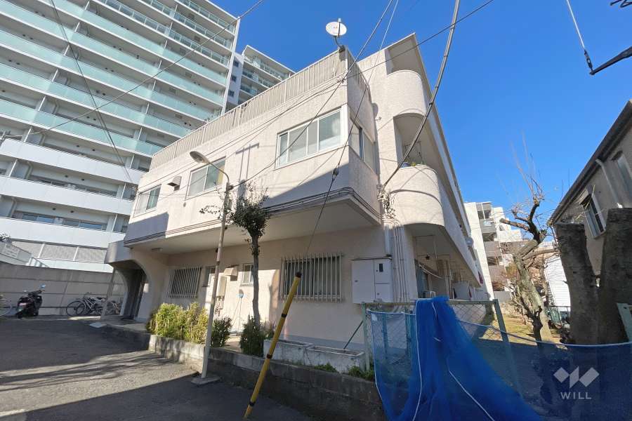 ガーディナ初台の外観(南西側から）