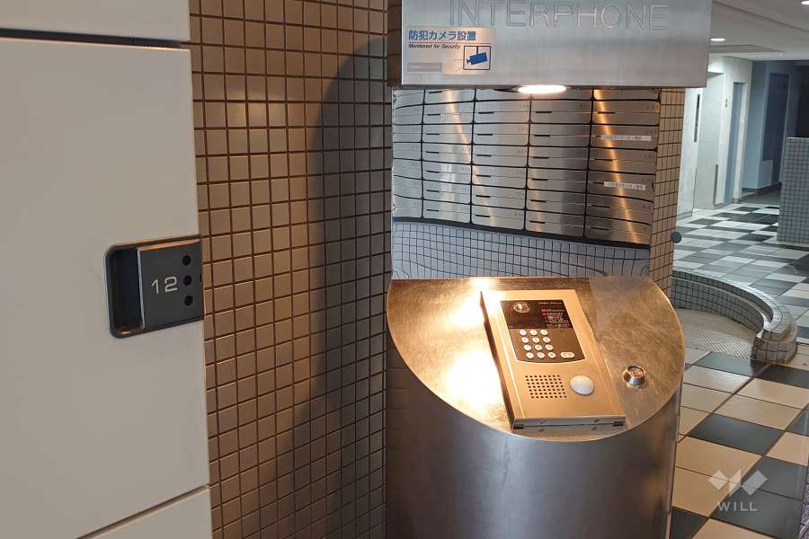 エントランスはオートロック付きです。
