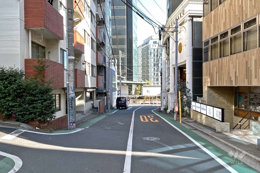 敷地東側の前面道路