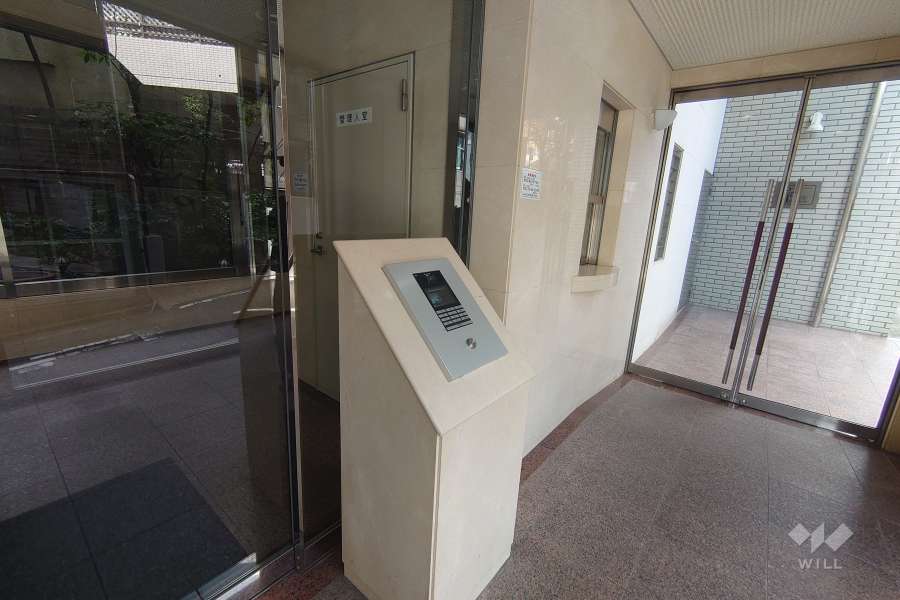 エントランスはオートロック付きです。
