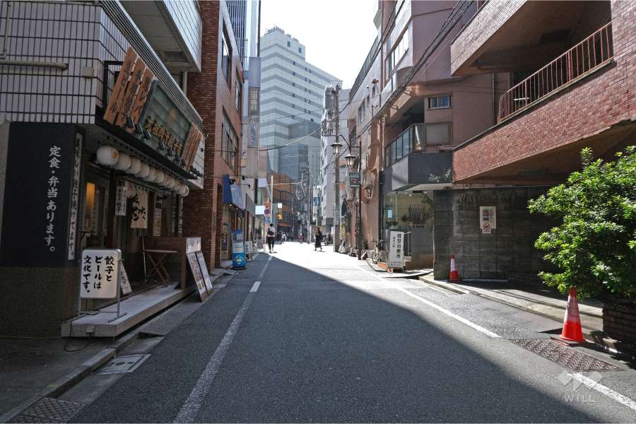 敷地南東側の前面道路（北東側から）