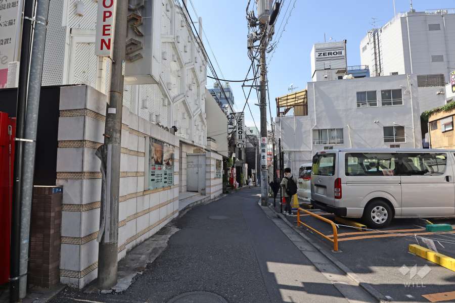 敷地北東側の前面道路