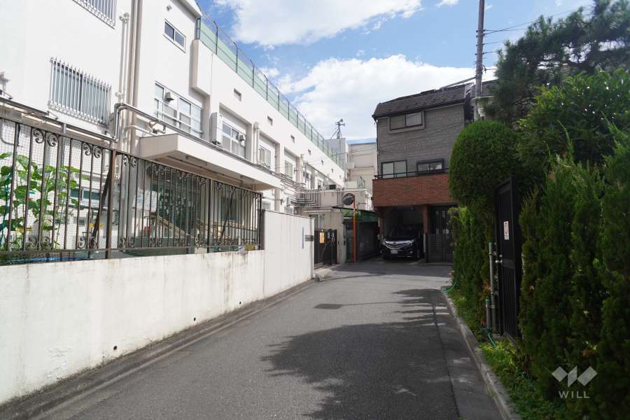 敷地東側の前面道路