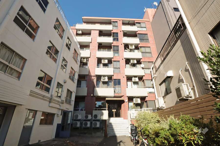 日興パレス外苑の外観(南側から)