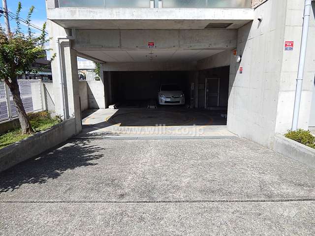駐車場出入り口