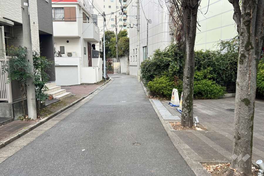 敷地南西側の前面道路