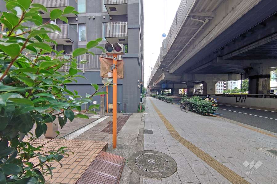 敷地北西側の前面道路