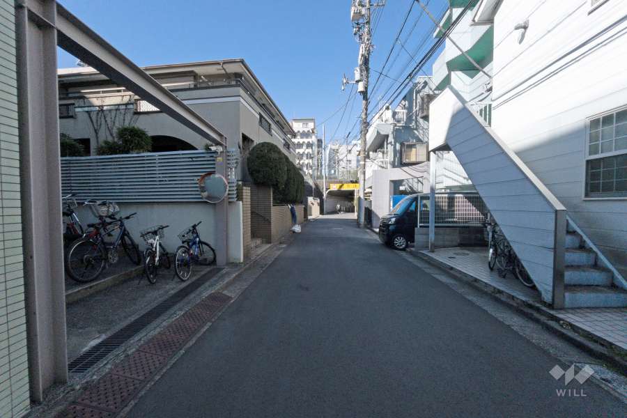 敷地東側の前面道路