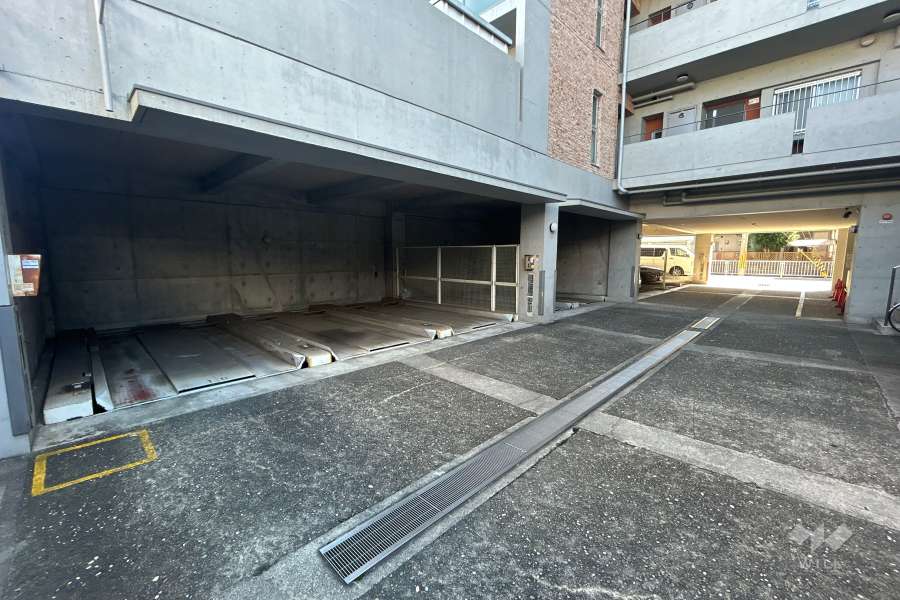 敷地内駐車場（屋内機械式）